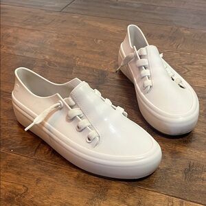 Melissa White Ulitsa Women's Sneakers, size 6